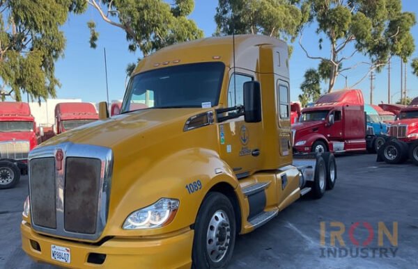 2015 Kenworth T680 6x4 T/A Sleeper Truck Tractor